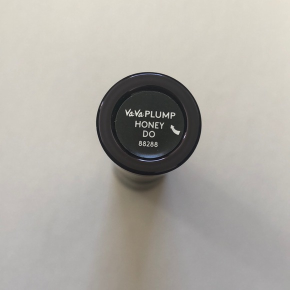 Va Va Plump Shiny Liquid Lipstick in Honey Do - Picture 6 of 9